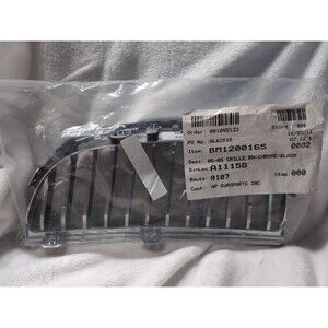 Right Passenger Side Chrome & Black Grille For 2006-2008 BMW 325i 330i BM1200165